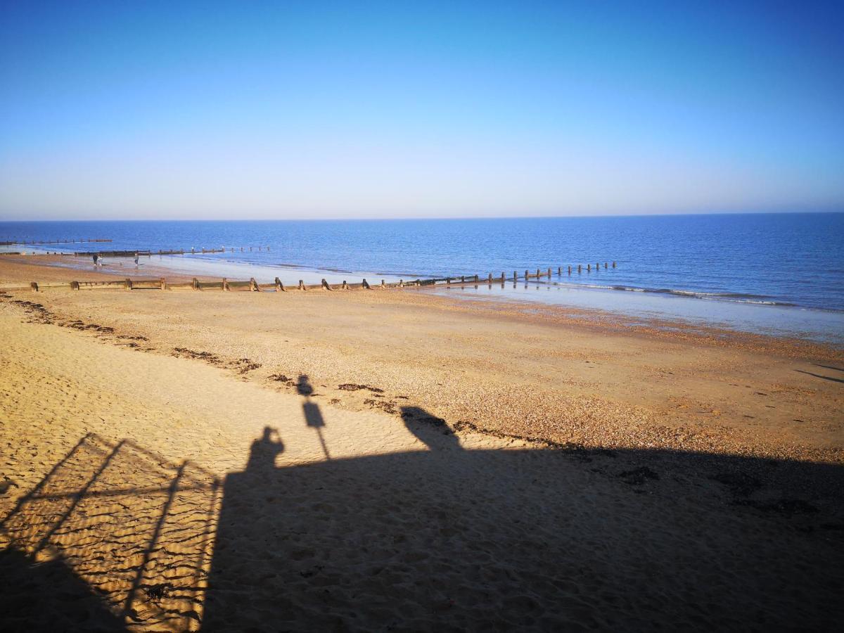Apartment Lovely 2-bed Caravan In On The Naze Walton-on-the-Naze