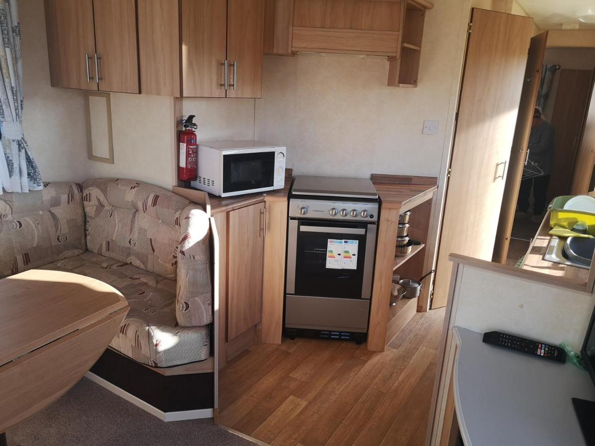 Lovely 2-bed Caravan In On The Naze Apartment