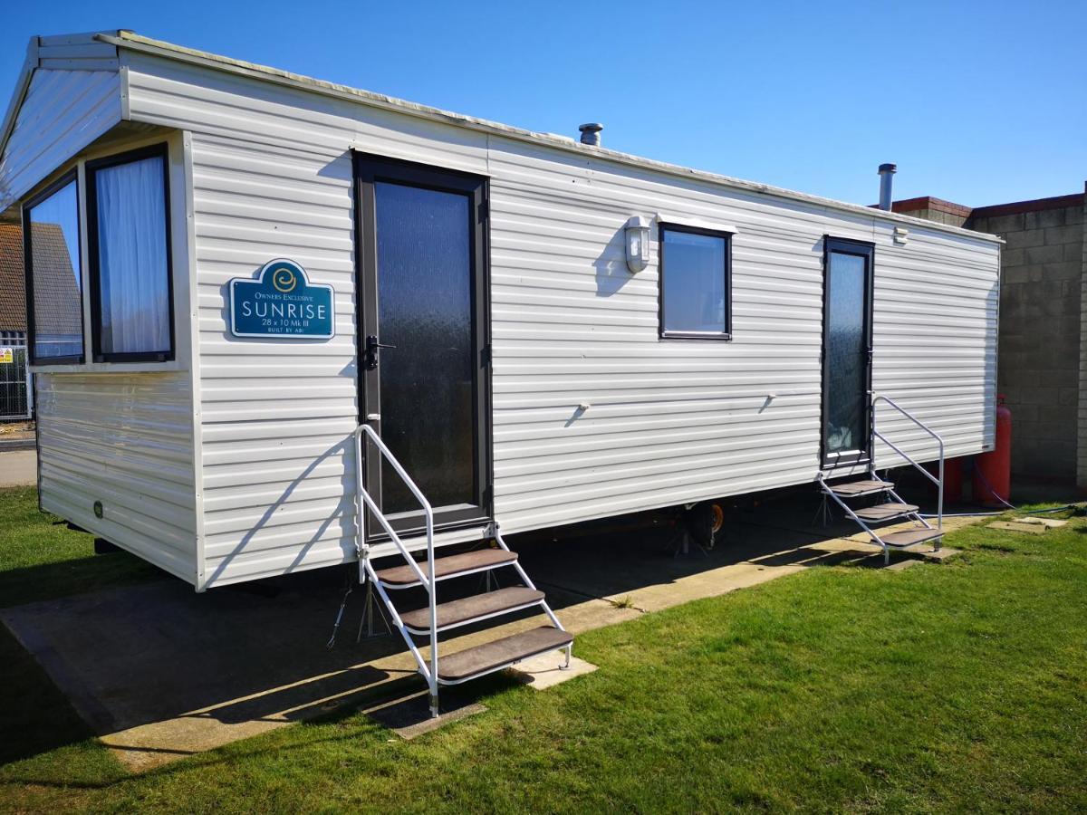 Apartment Lovely 2-bed Caravan In On The Naze Walton-on-the-Naze