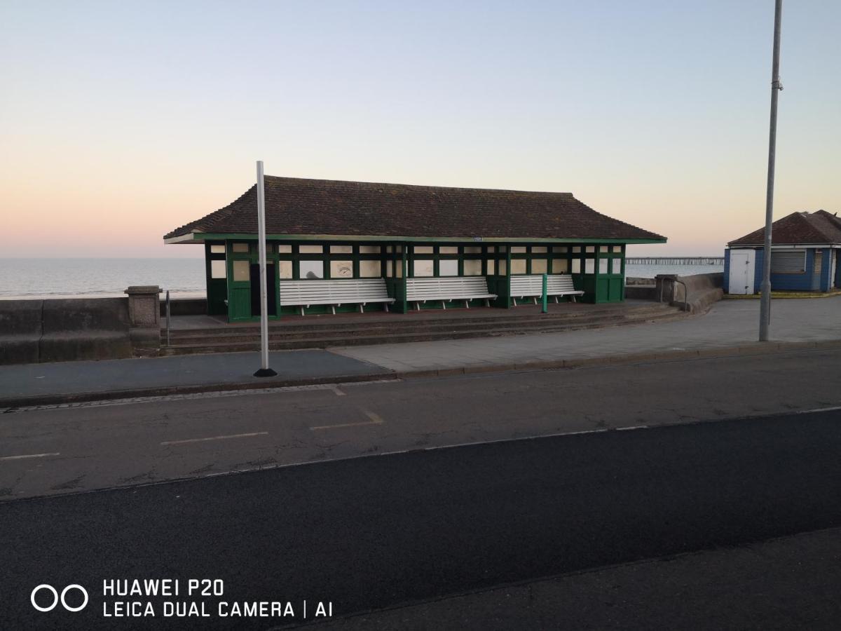 Lovely 2-bed Caravan In On The Naze * Walton-on-the-Naze