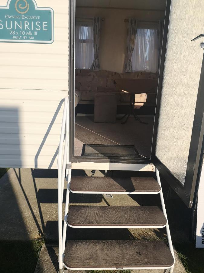 Lovely 2-bed Caravan In On The Naze Apartment Walton-on-the-Naze